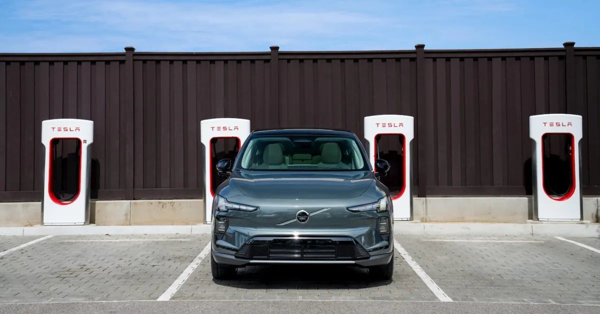 US public EV fast-charging ports pass 80,000; Tesla Supercharger costs rise