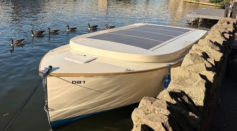 Solar electric boat completes five-day Thames trip using only sunshine