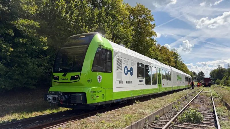 Stadler begins testing hydrogen narrow-gauge train for Sardinia