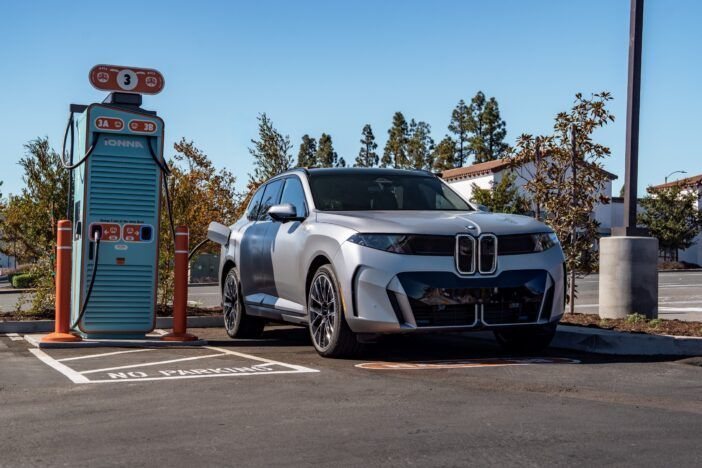 BMW demonstrates 460 kW DC charging for iX5 in California