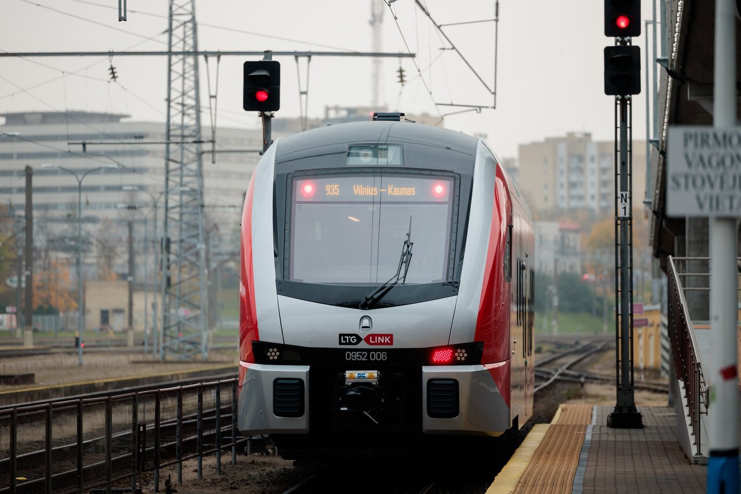 First Stadler FLIRT train enters service on Lithuania’s Vilnius–Kaunas route