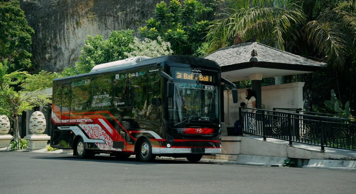 Hyundai Motor delivers 11 electric buses for Bali public transport pilot
