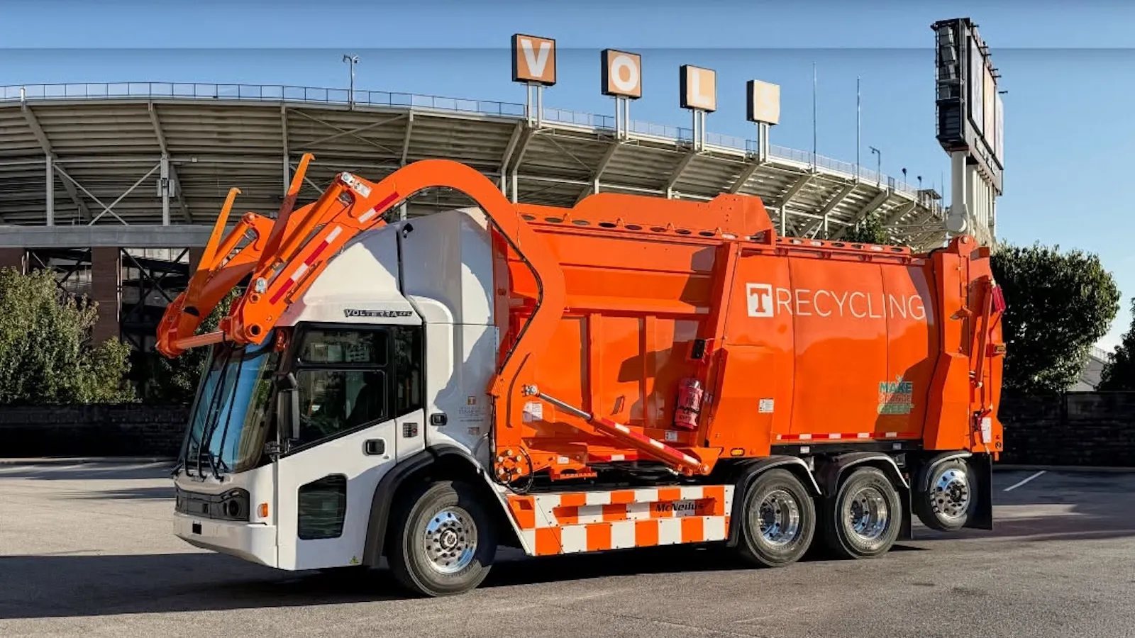 University of Tennessee deploys McNeilus Volterra ZFL electric garbage truck at Knoxville campus