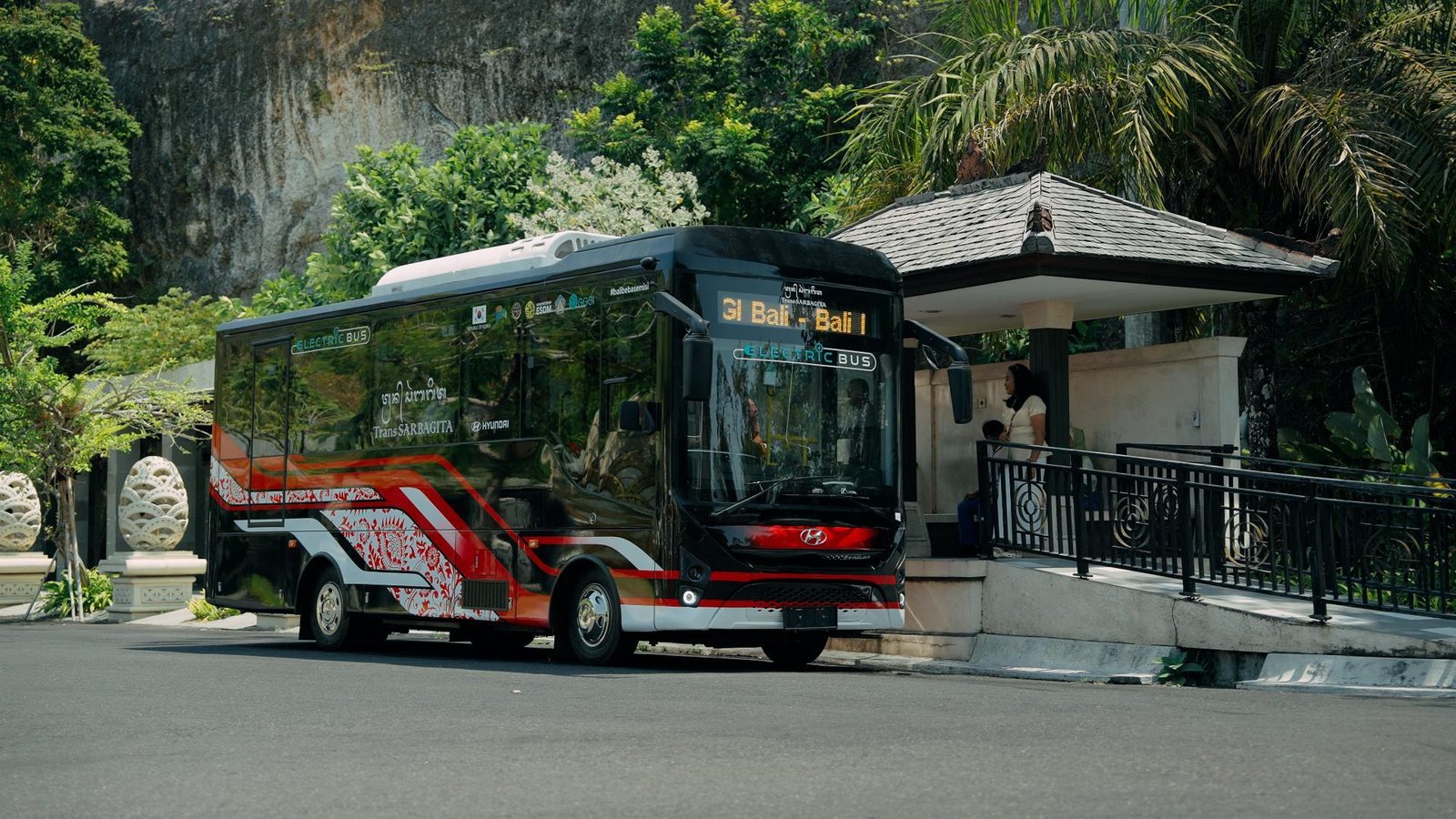 Hyundai delivers 11 electric buses for Bali public transport initiative