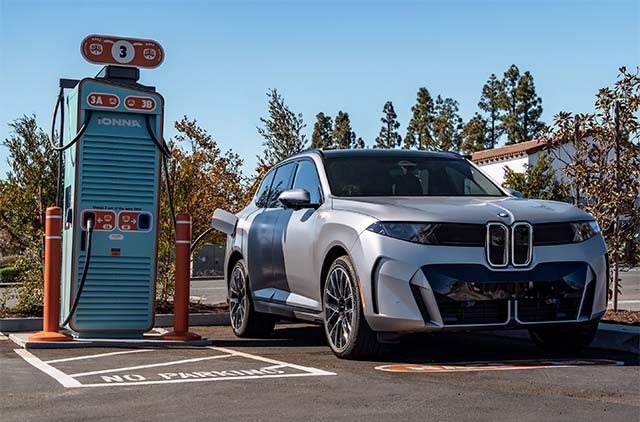 BMW says iX5 can charge at 460 kW in demonstration