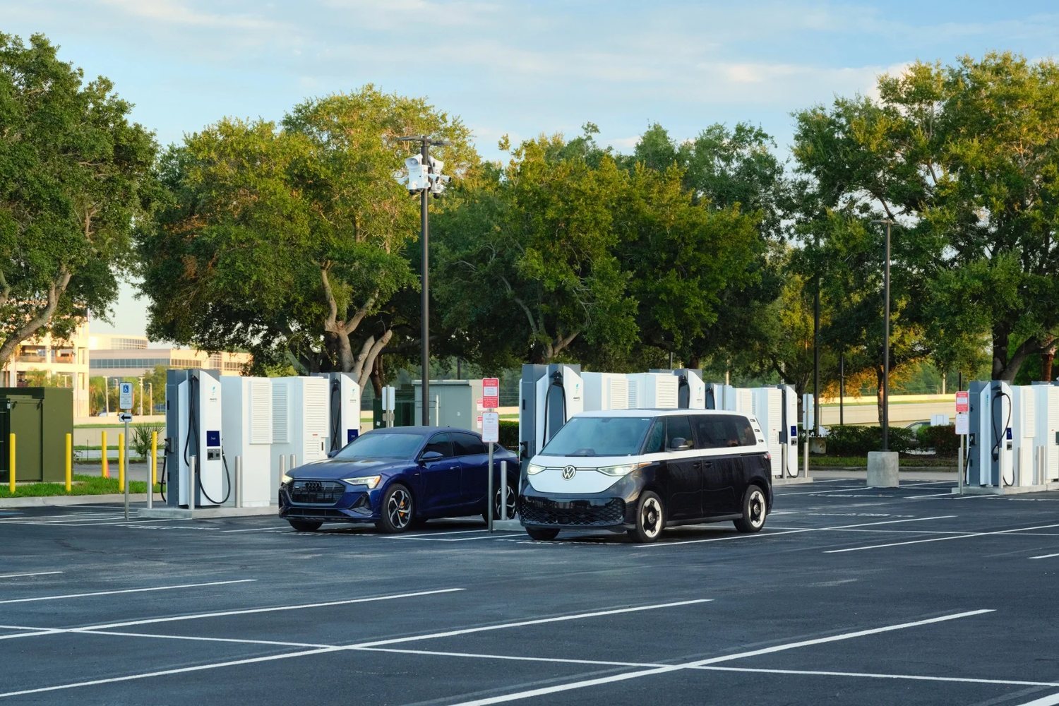 Electrify America opens large EV charging site in Orlando
